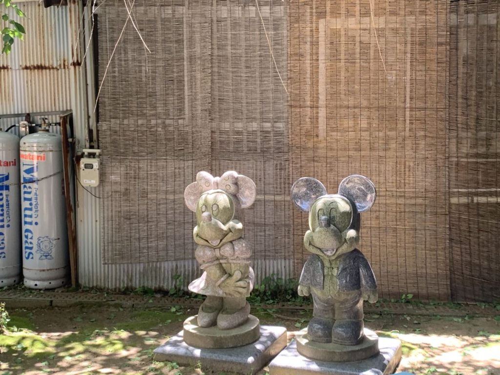 Statues of Mickey and Minnie Mouse style figures in Gyokuryuji, Kanazawa